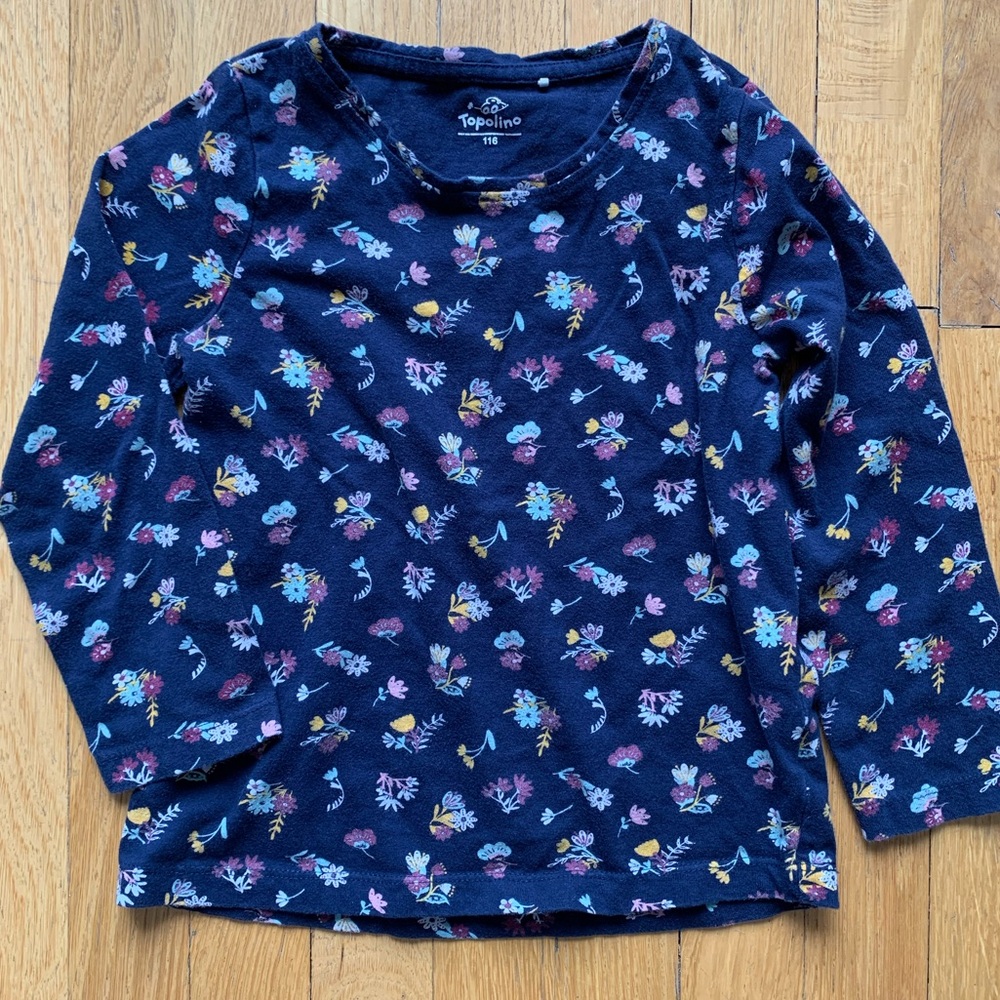 Cute flowered Longsleeve Size 5-6yrs